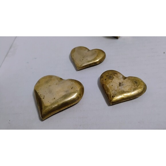 VINTAGE 4.5” BRASS HEART KEEPSAKE JEWELRY BOX W 3 SOLID BRASS HEART TRINKETS - Picture 4 of 12